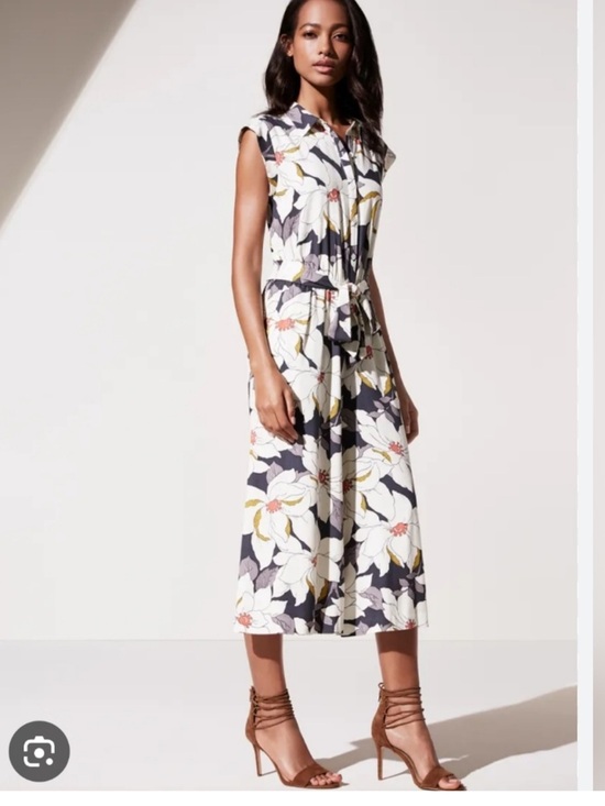 Ann Taylor Pants - Ann Taylor Hibiscus print wide-leg jumpsuit 100% rayon Size 4